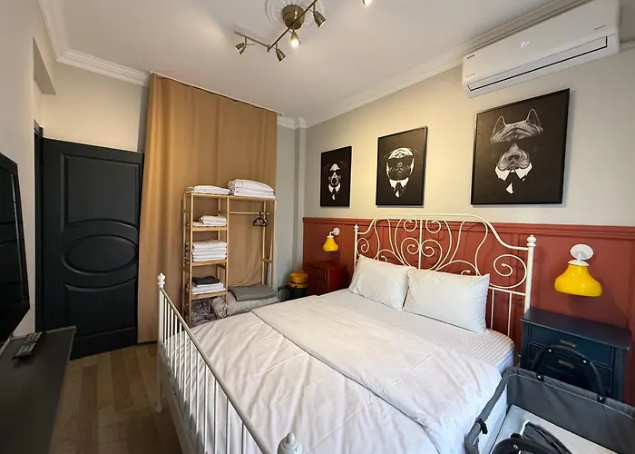 Mansion Gorki 酒店 *